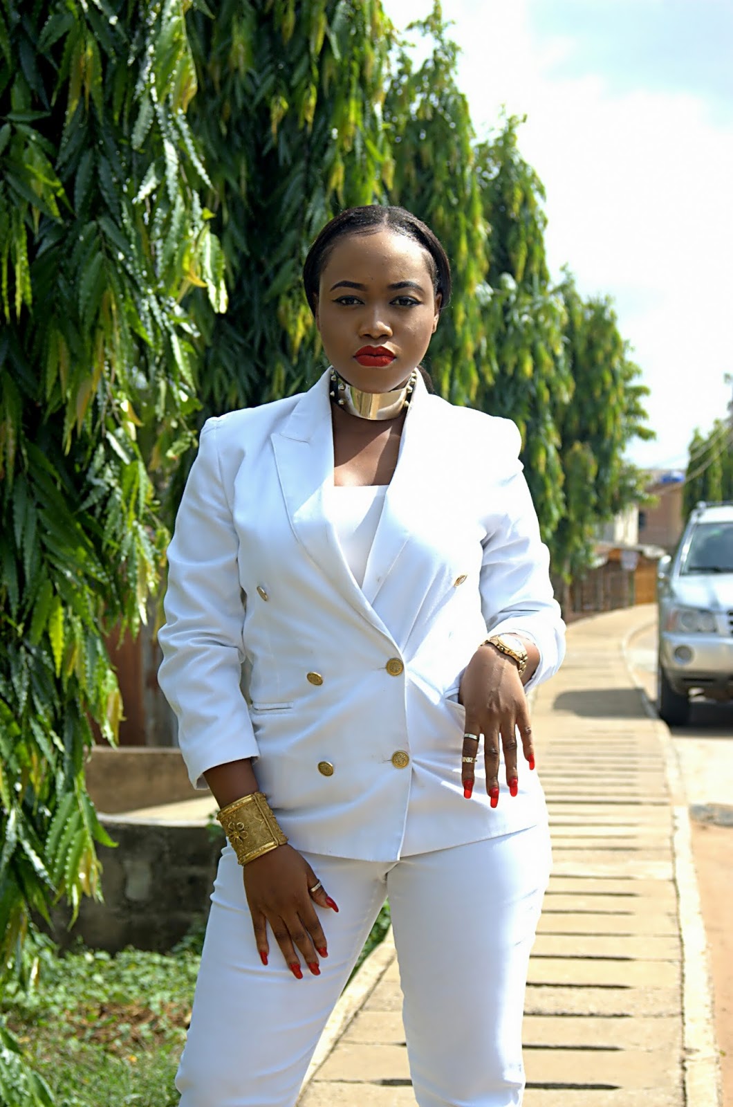 White pants suit with blazer deals